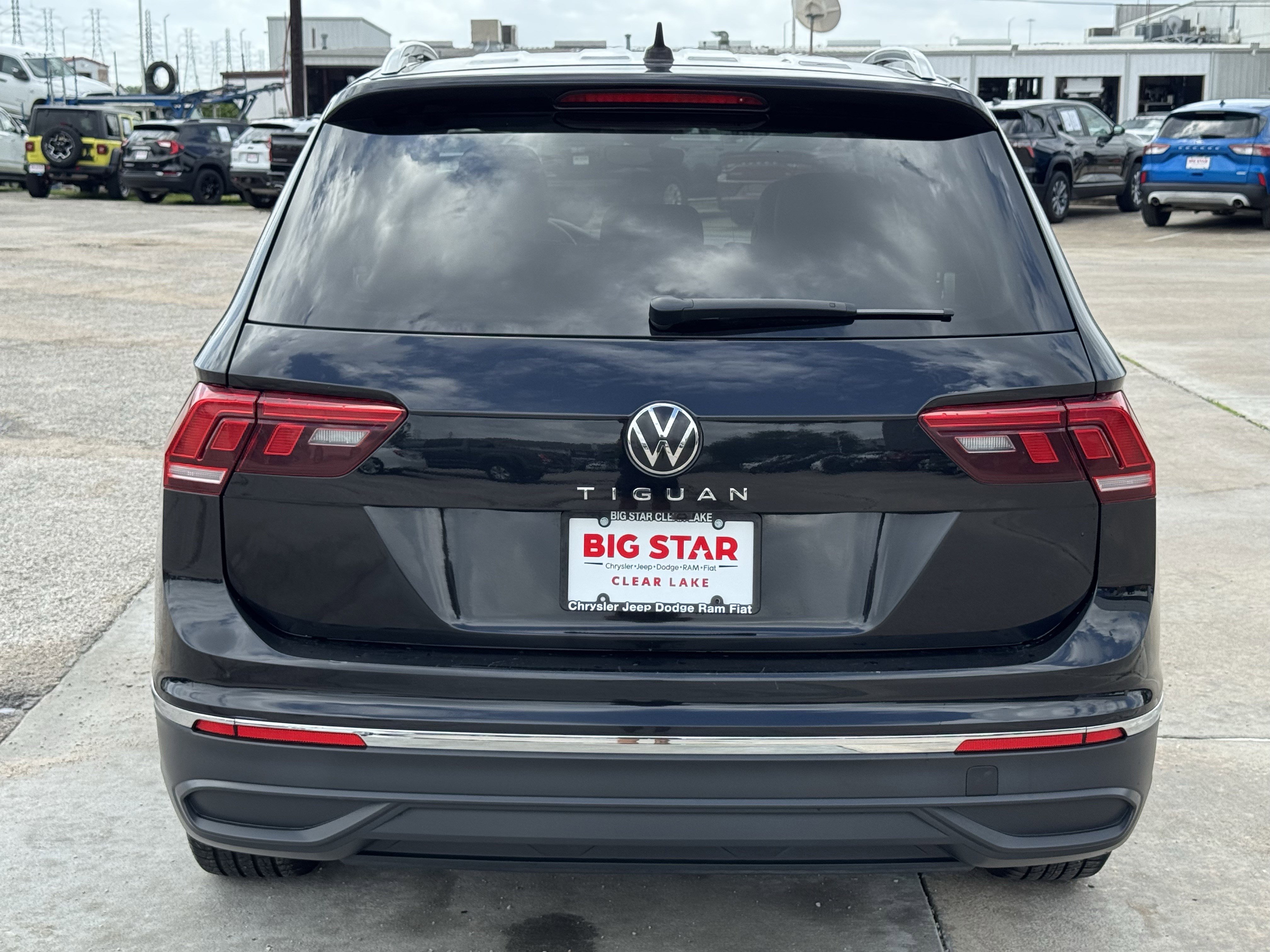 Used 2024 Volkswagen Tiguan SE FWD image 9