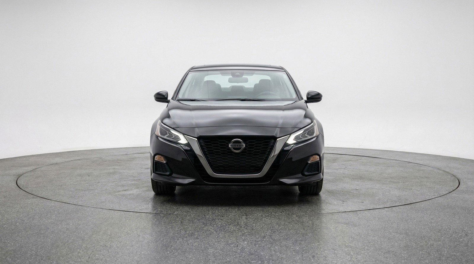 Used 2025 Nissan Altima 2.5 SV FWD image 2
