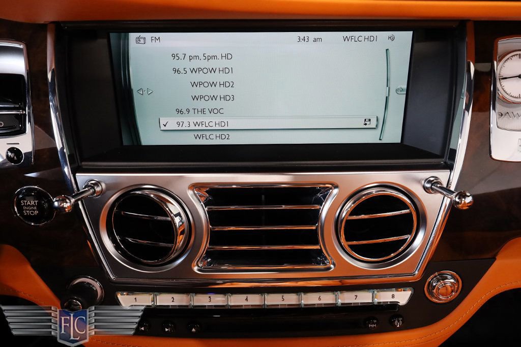 Used 2017 Rolls-Royce Dawn image 32