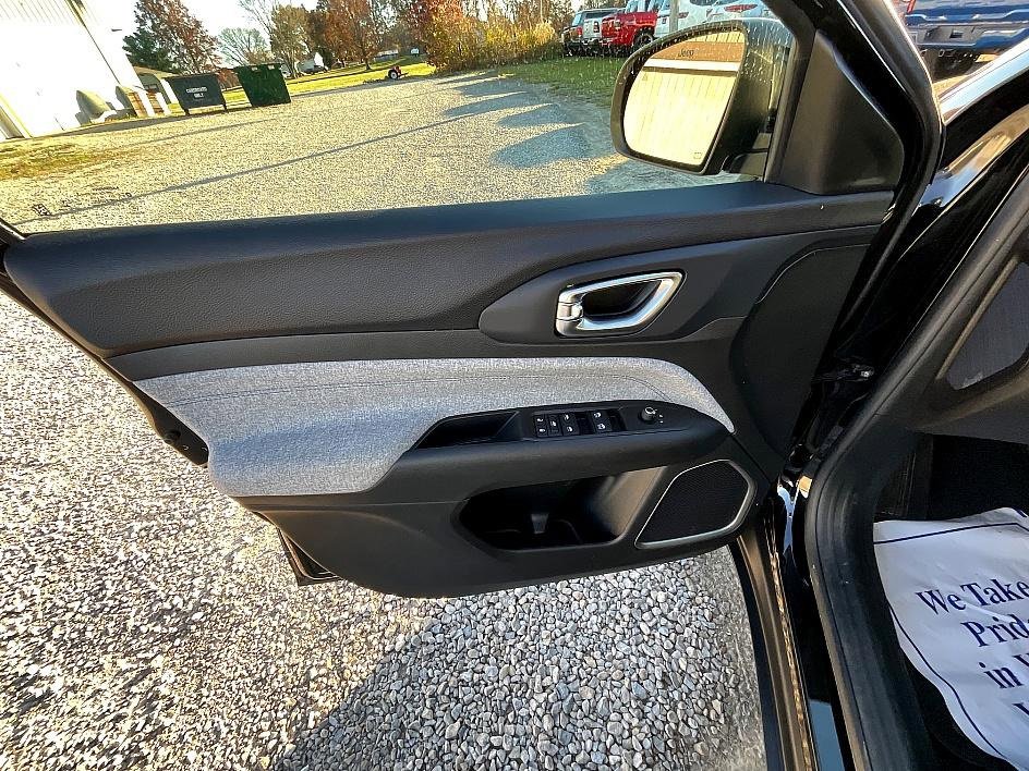 Used 2022 Jeep Compass Latitude image 11