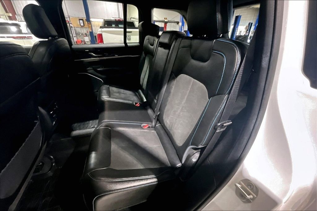 Used 2024 Jeep Grand Cherokee Trailhawk image 23