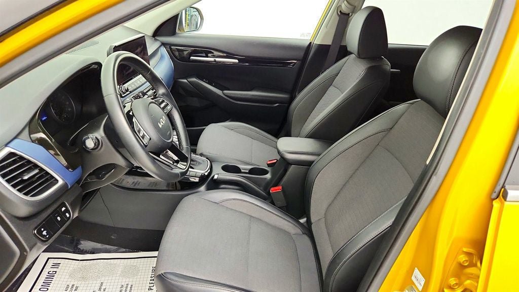 Used 2023 Kia Seltos S w/ Navigation Package AWD/4WD image 19