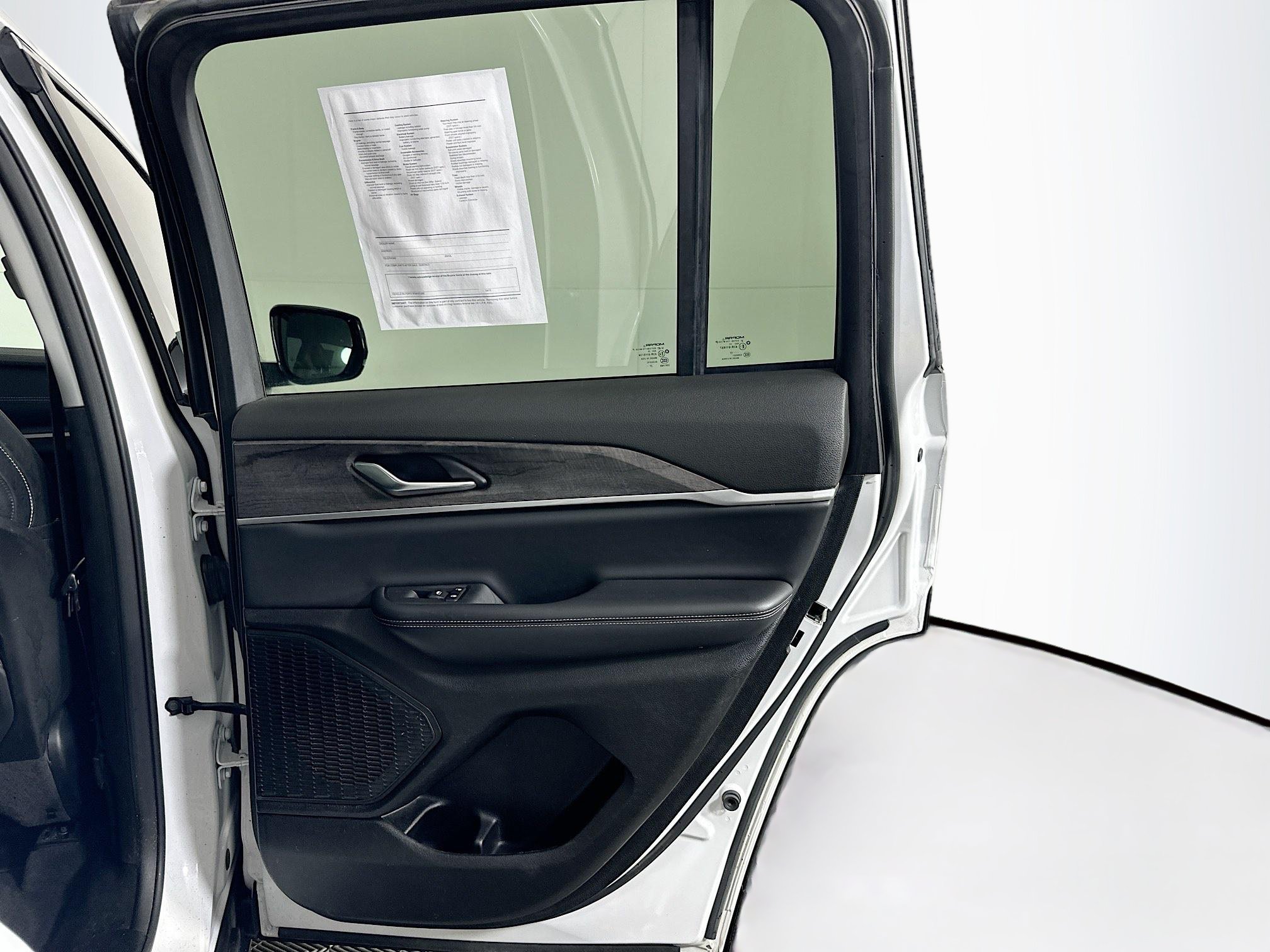 Used 2023 Jeep Grand Cherokee Limited RWD image 31