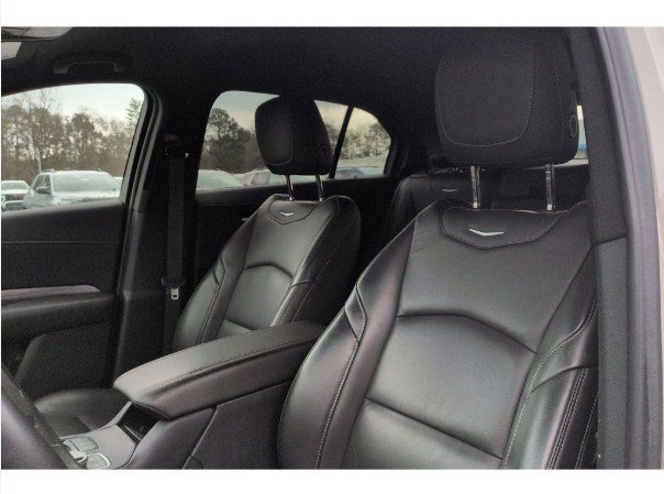 Used 2025 Cadillac XT4 Premium Luxury FWD image 5