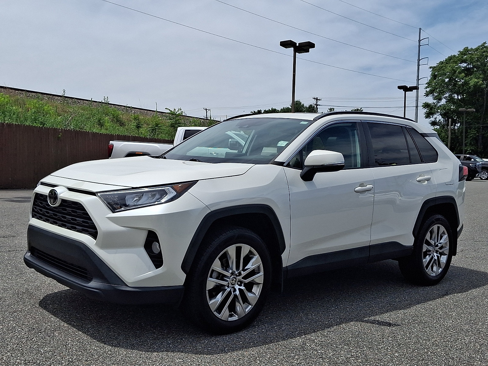 Used 2021 Toyota RAV4 XLE Premium AWD/4WD image 3