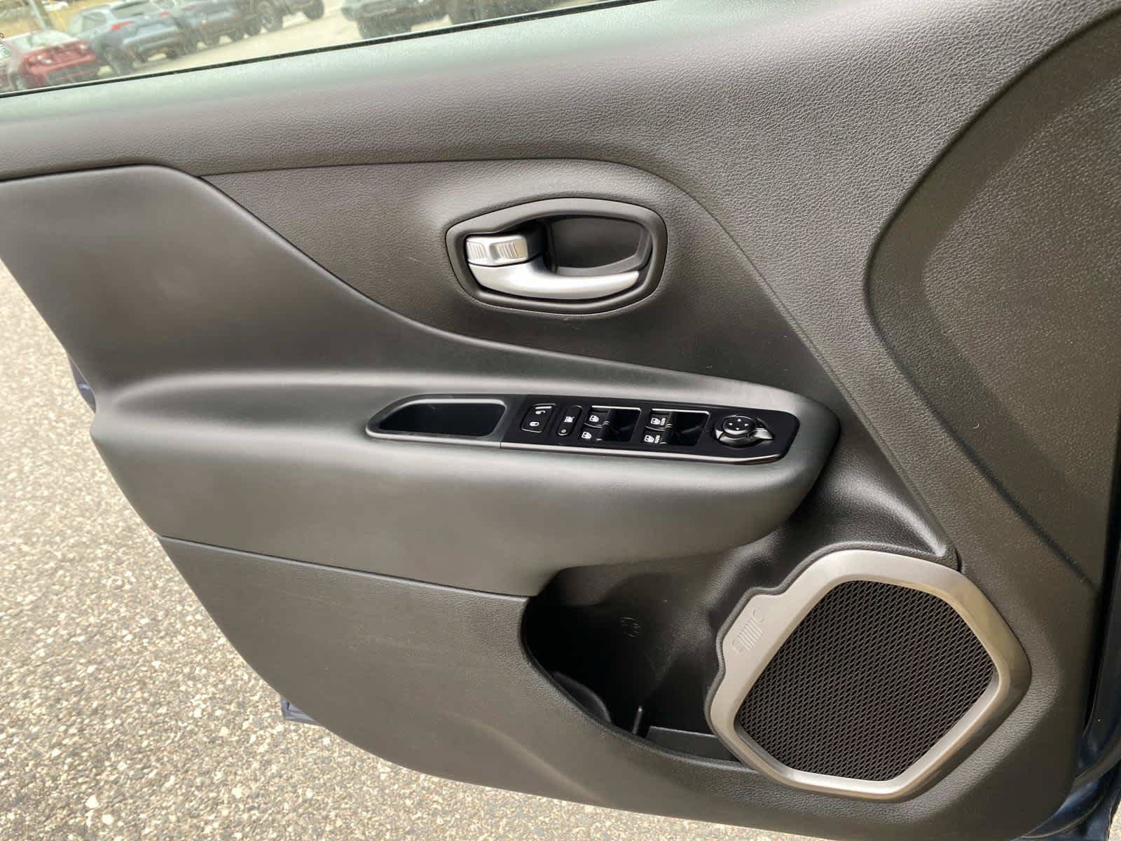 Certified 2022 Jeep Renegade Latitude AWD/4WD image 22