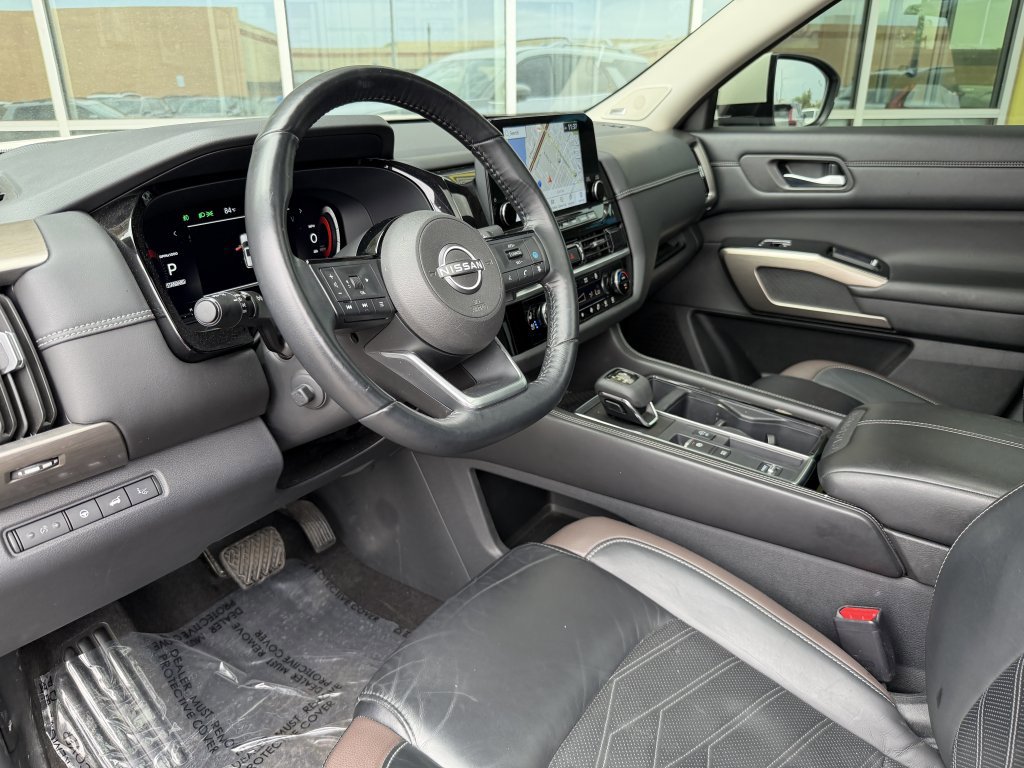 Used 2023 Nissan Pathfinder Platinum image 31