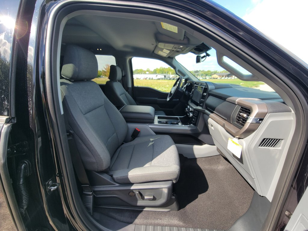 New 2025 Ford F150 XLT image 36