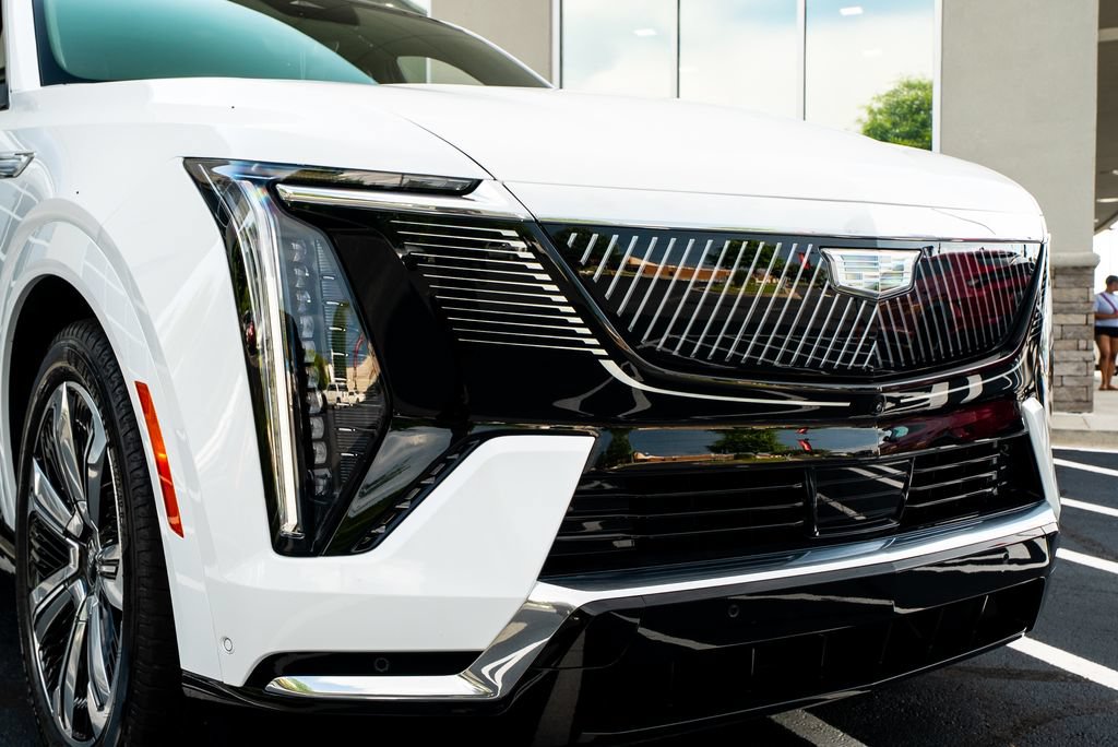 Used 2025 Cadillac Escalade IQ Luxury 2 w/ LPO, Premium Carpet Package AWD/4WD image 6
