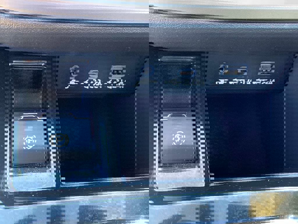 Used 2024 Subaru Outback Premium image 16