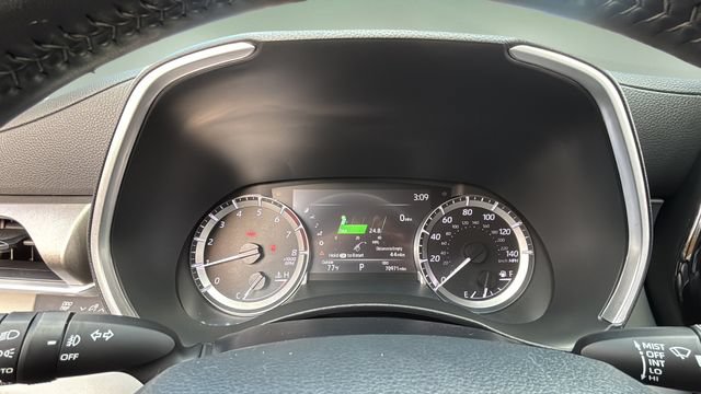 Used 2023 Toyota Highlander XLE FWD image 15