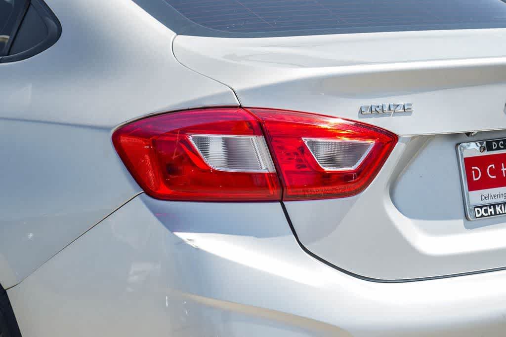 Used 2019 Chevrolet Cruze LS FWD image 7