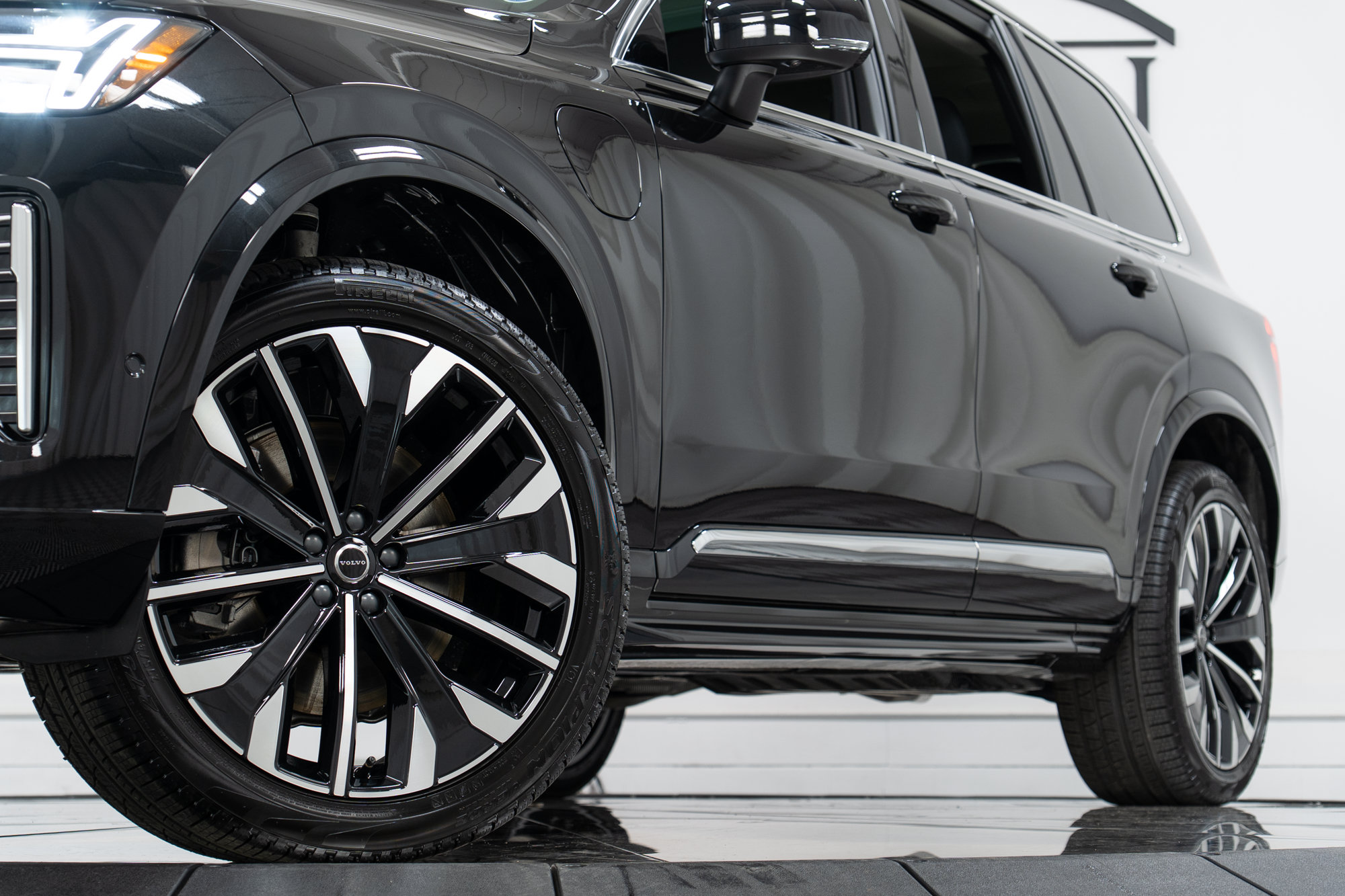 New 2026 Volvo XC90 T8 Plus w/ Protection Package Premier AWD/4WD image 28