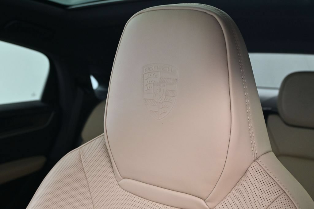 Certified 2025 Porsche Cayenne Coupe AWD/4WD image 17