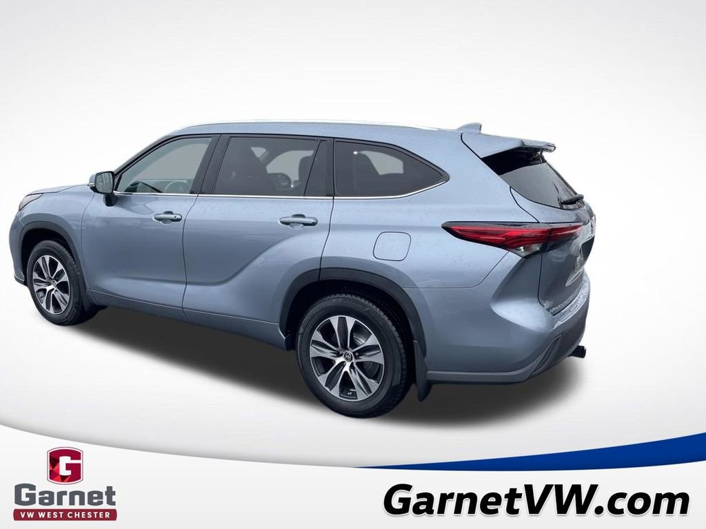 Used 2020 Toyota Highlander XLE image 3