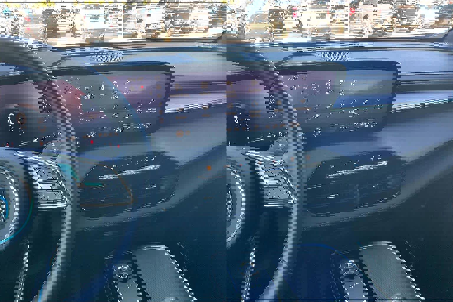 Used 2025 Buick Enclave Preferred image 7