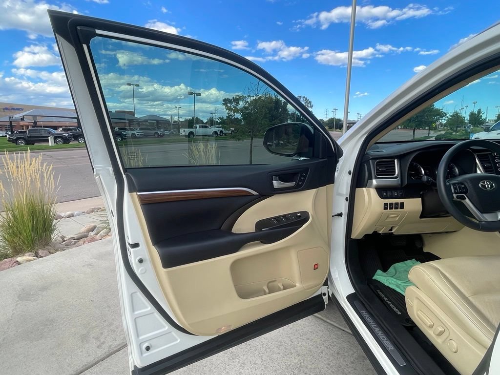 Used 2018 Toyota Highlander Limited Platinum AWD/4WD image 11