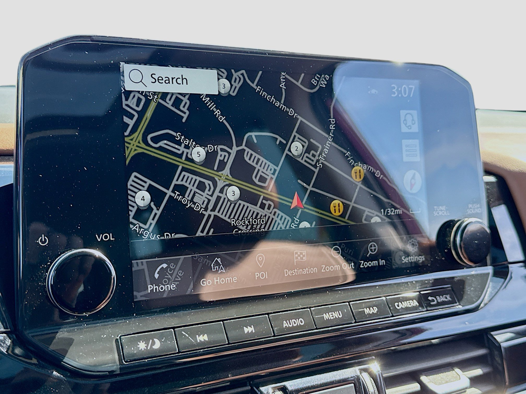 Used 2024 Nissan Pathfinder Platinum w/ Black Appearance Package AWD/4WD image 11