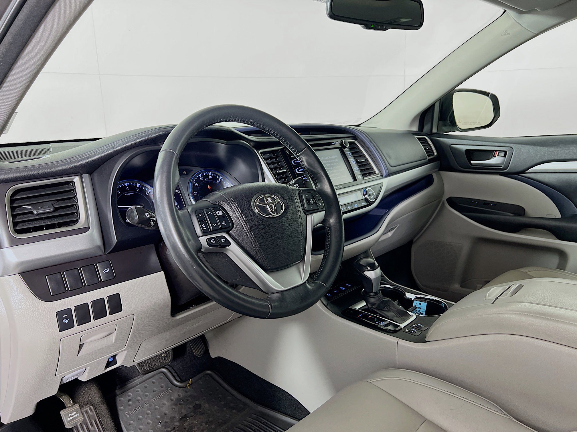 Used 2015 Toyota Highlander XLE image 9