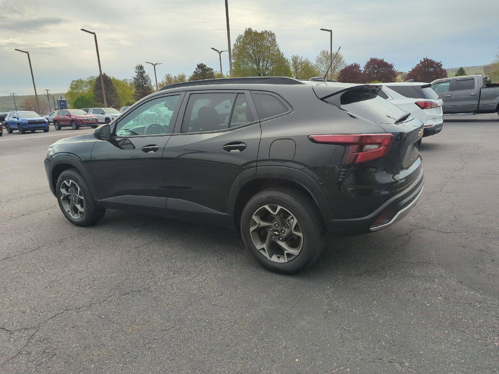 Used 2024 Chevrolet Trax LT w/ Driver Confidence Package FWD image 5
