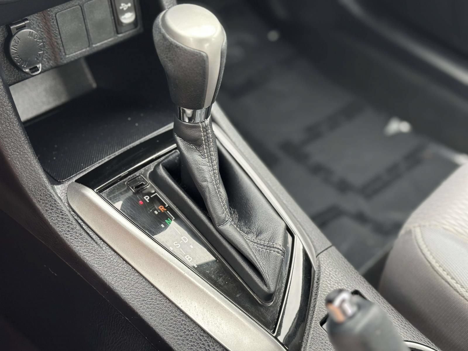Used 2014 Toyota Corolla LE FWD image 13