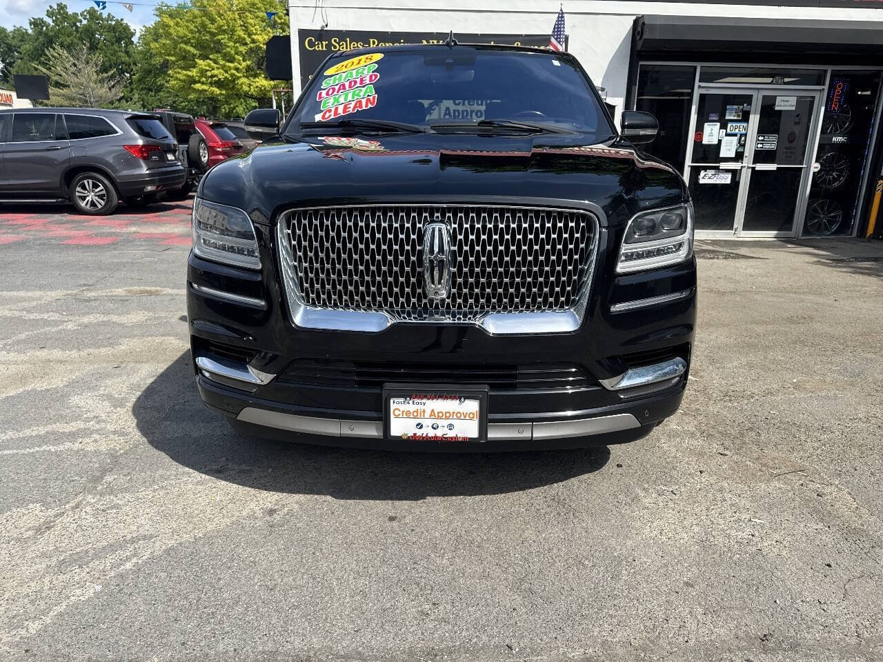 Used 2018 Lincoln Navigator Select w/ Technology Package AWD/4WD image 4