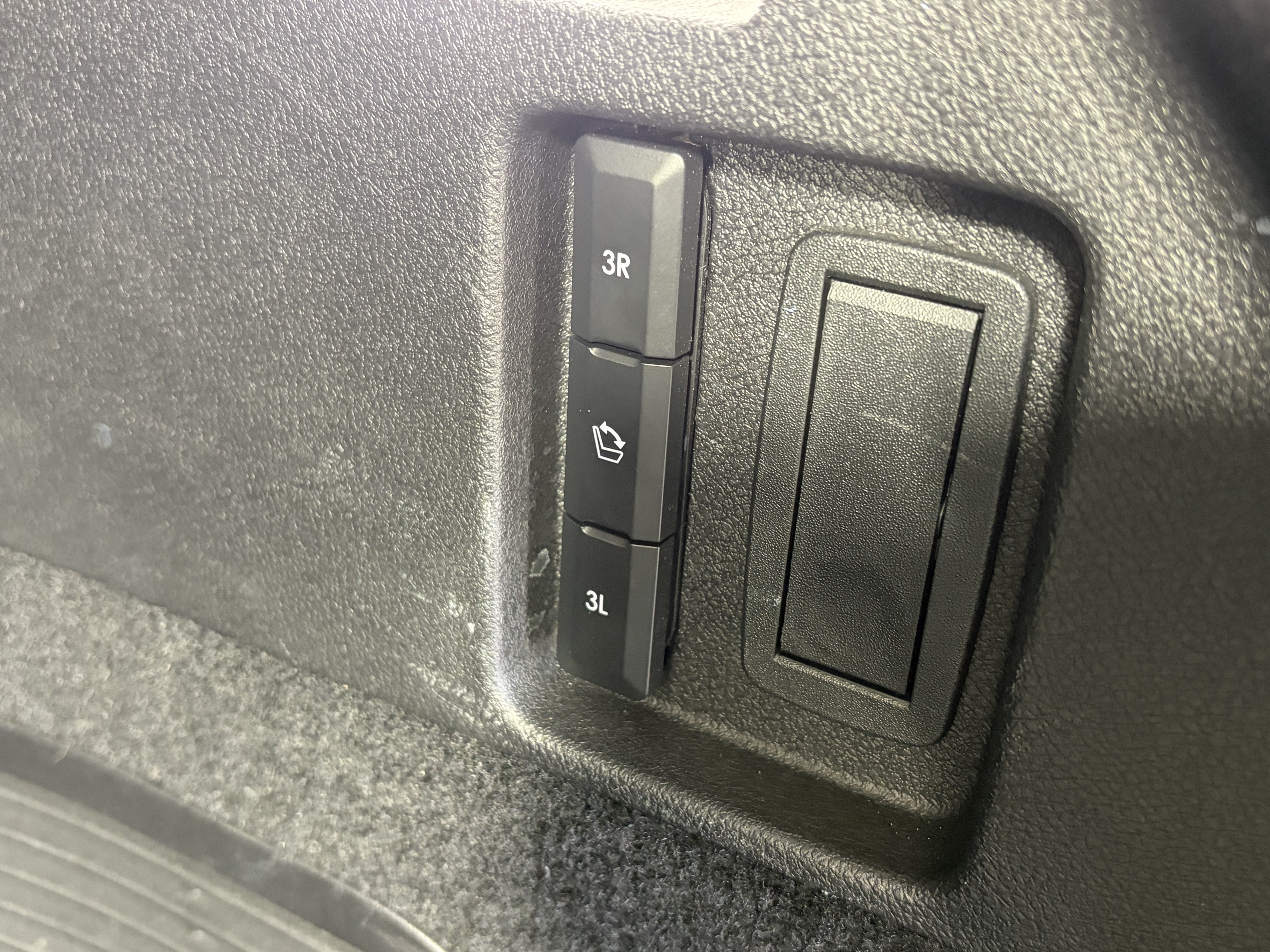 Used 2020 Lincoln Aviator Grand Touring w/ Elements Package Plus AWD/4WD image 17