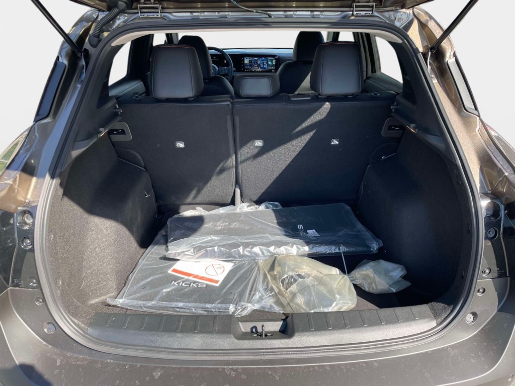 New 2027 Nissan Kicks SR w/ Cold Weather Package FWD image 14