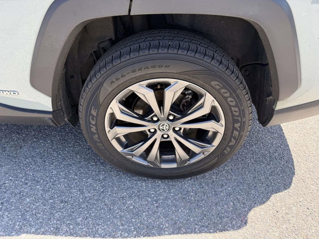 Used 2022 Toyota RAV4 XLE Premium AWD/4WD image 9