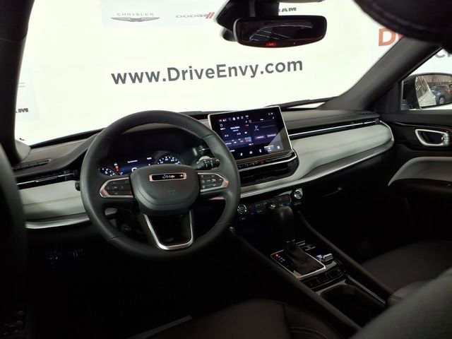 Used 2025 Jeep Compass Limited image 9