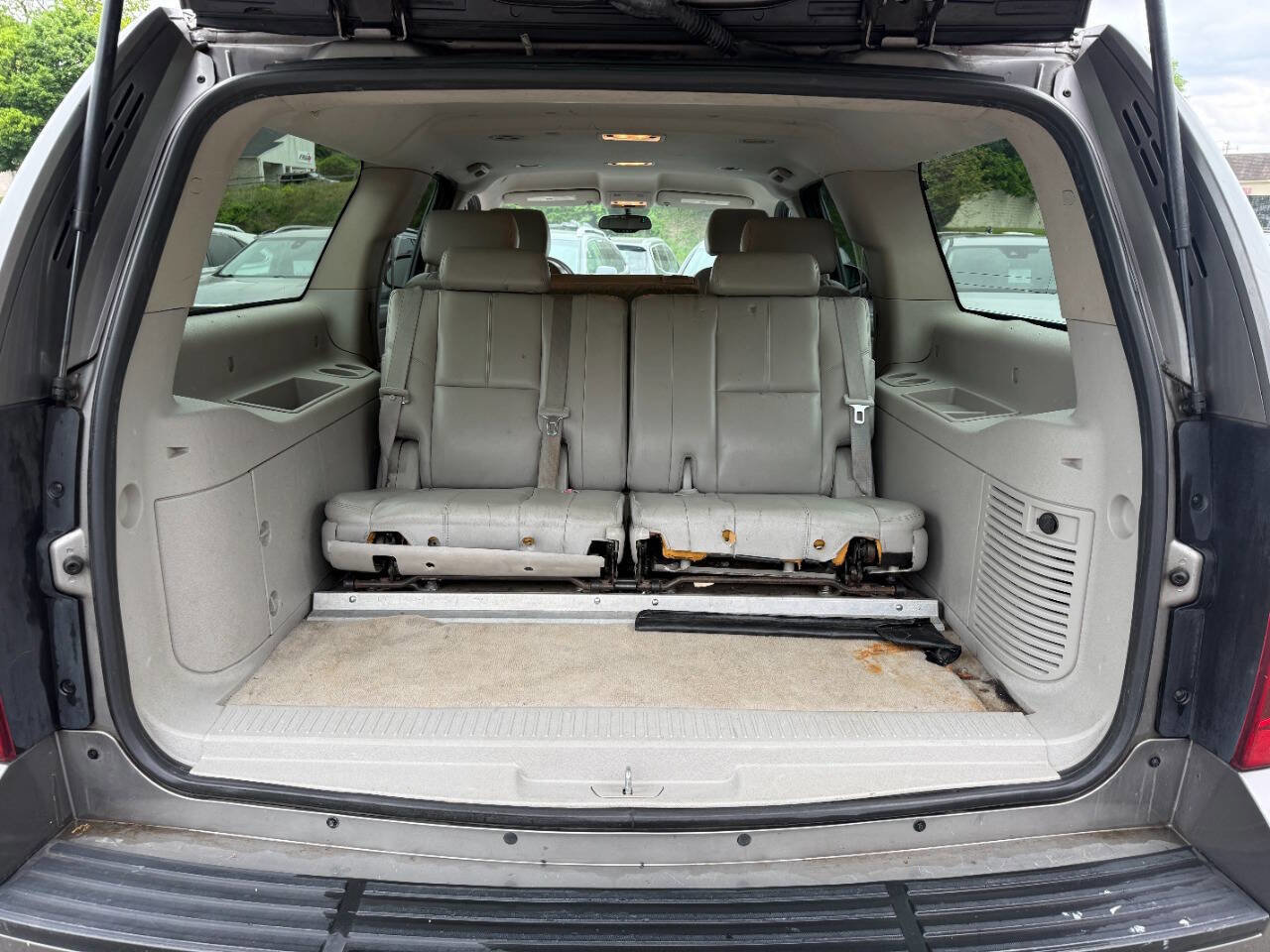 Used 2007 Chevrolet Suburban 2500 LT w/ LT Preferred Equipment Group AWD/4WD image 28