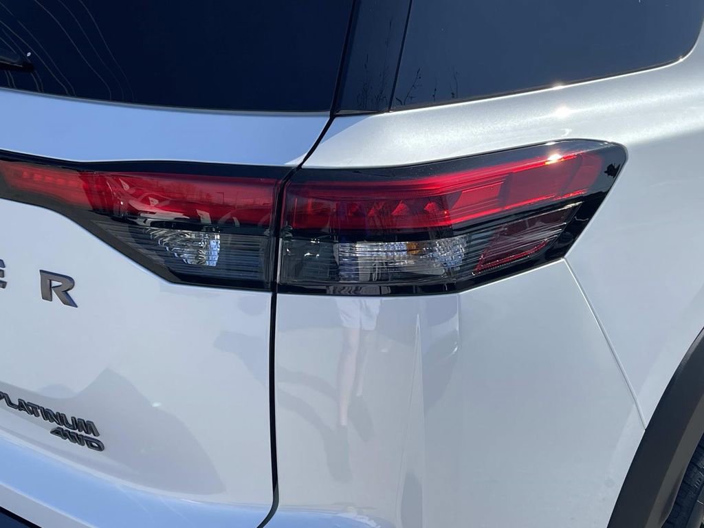 New 2026 Nissan Pathfinder Platinum AWD/4WD image 11