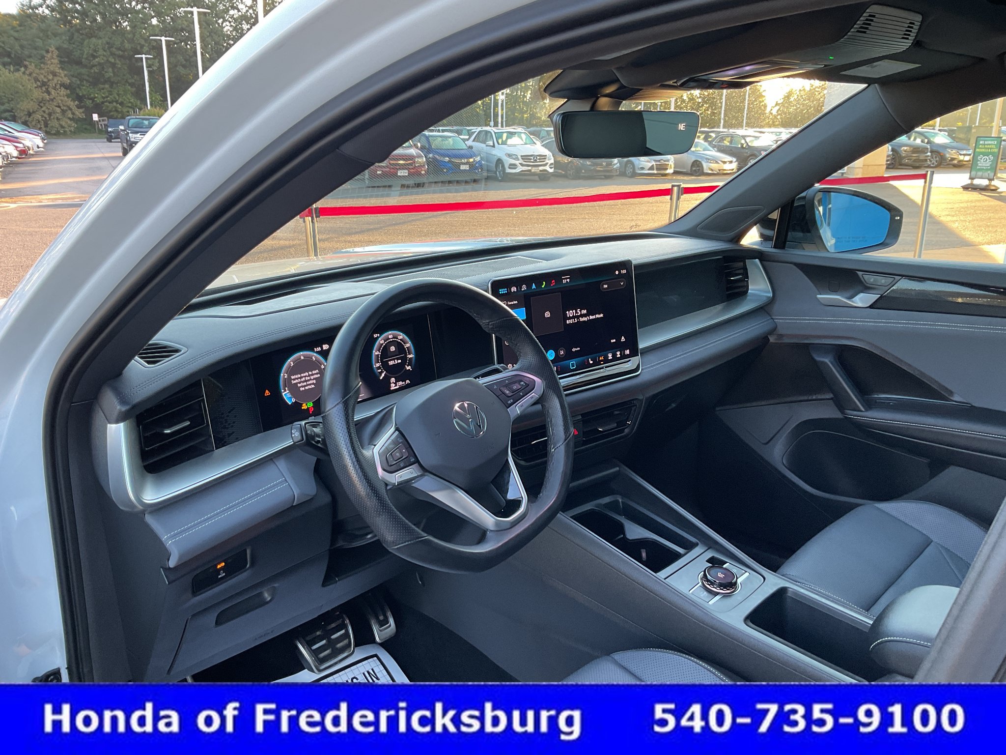 Used 2025 Volkswagen Tiguan SE R-Line AWD/4WD image 29