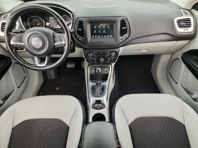 Used 2019 Jeep Compass Latitude FWD image 19