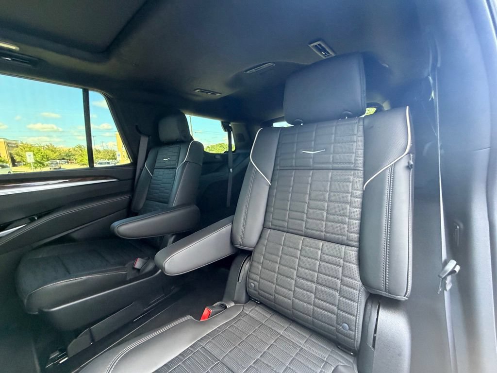 New 2026 Cadillac Escalade Platinum Sport w/ LPO, ONYX Package AWD/4WD image 22