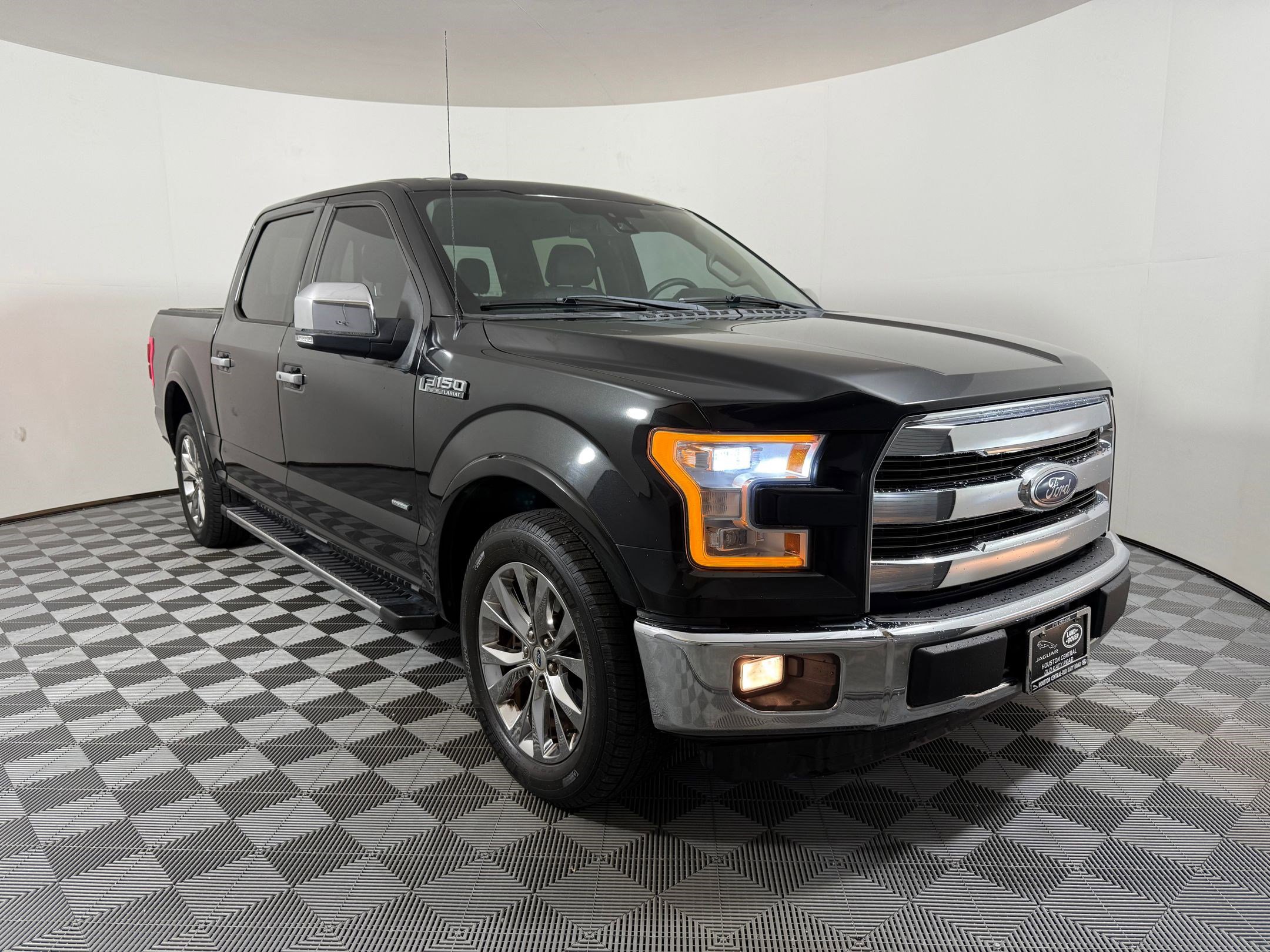 Used 2015 Ford F150 Lariat w/ Equipment Group 502A Luxury image 8