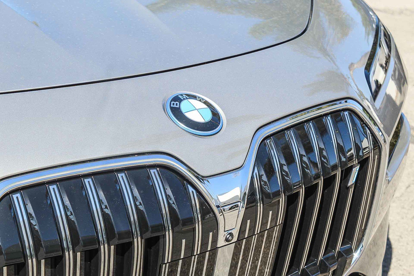 Certified 2025 BMW i7 eDrive50 w/ Premium Package image 9