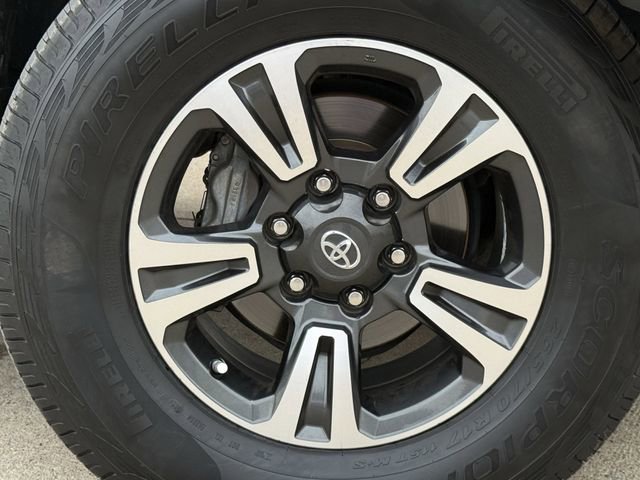 Used 2019 Toyota Tacoma TRD Sport w/ Technology Package image 11