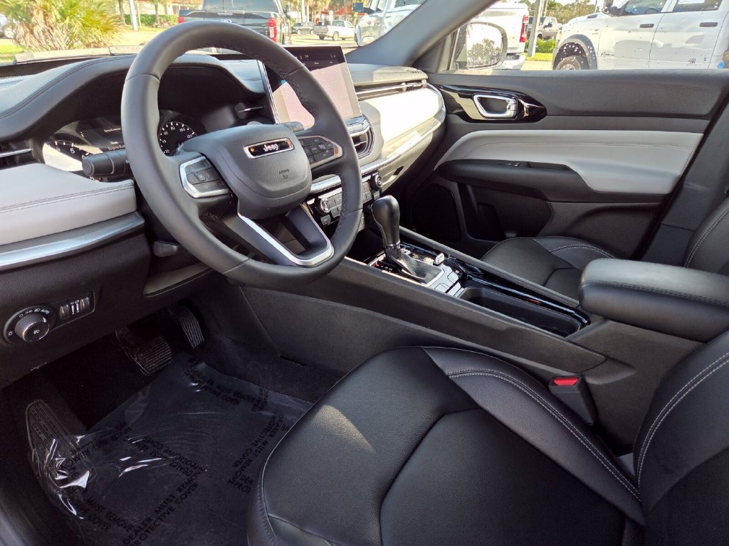 Used 2025 Jeep Compass Limited AWD/4WD image 29