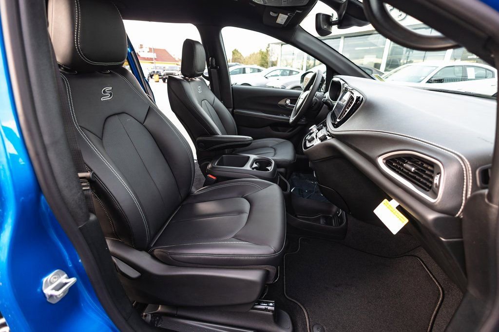 New 2026 Chrysler Pacifica Select w/ S Appearance Package image 31
