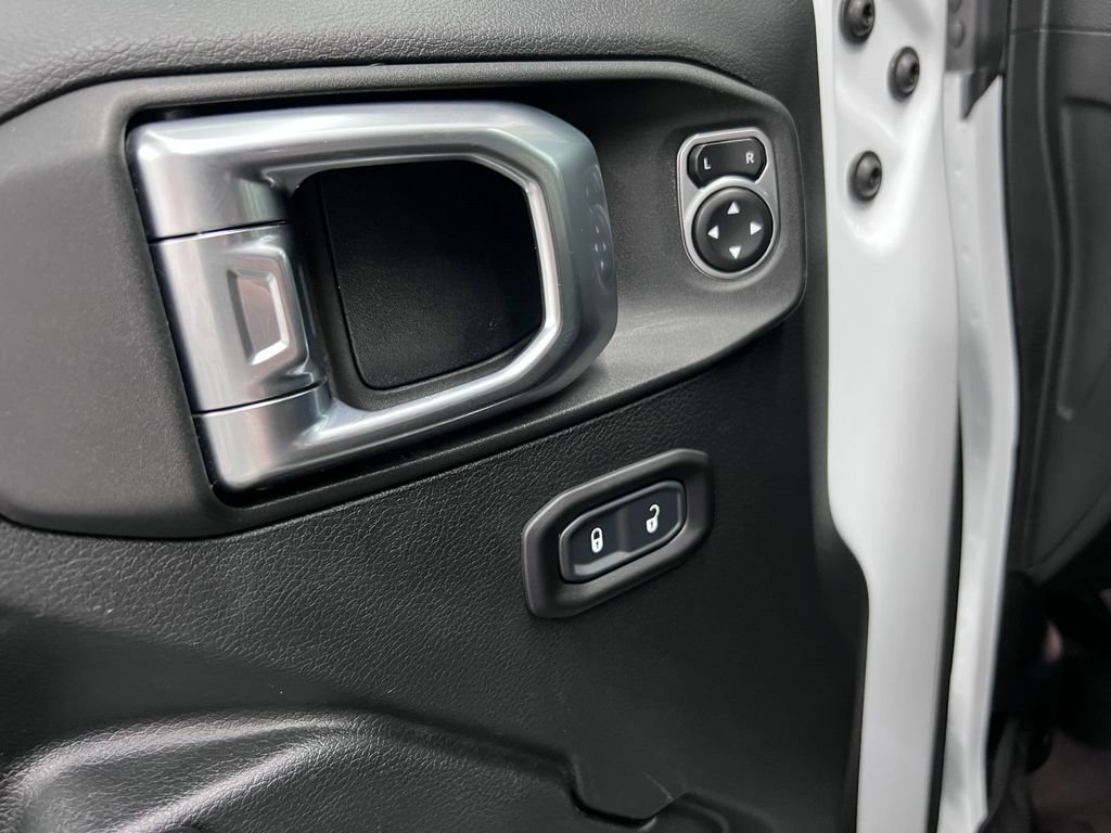 Used 2018 Jeep Wrangler Sport AWD/4WD image 12
