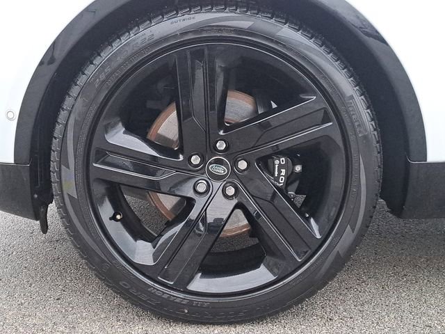 Used 2024 Land Rover Discovery Metropolitan Edition image 9