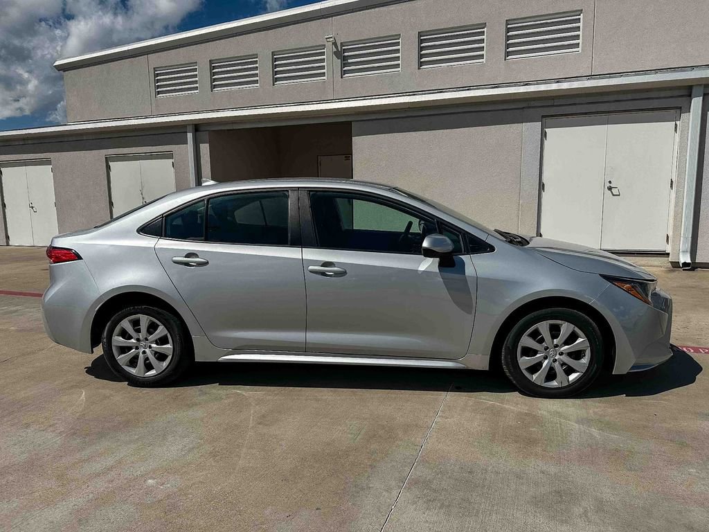 Used 2024 Toyota Corolla LE image 2