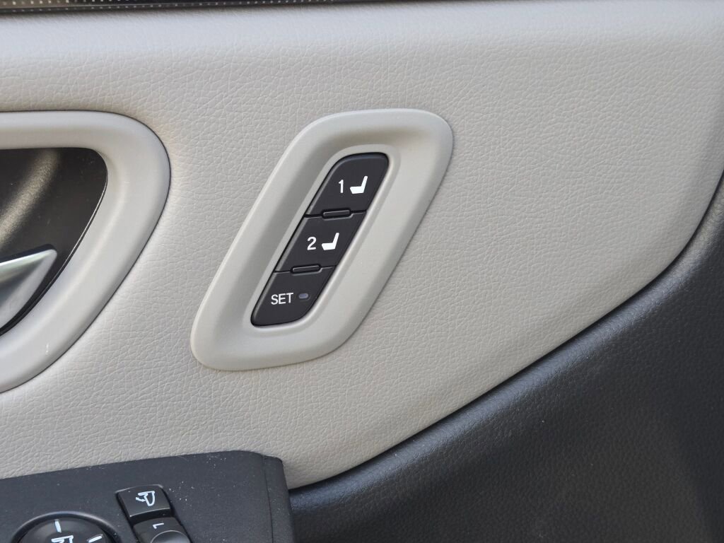 Used 2025 Honda Pilot Elite image 32