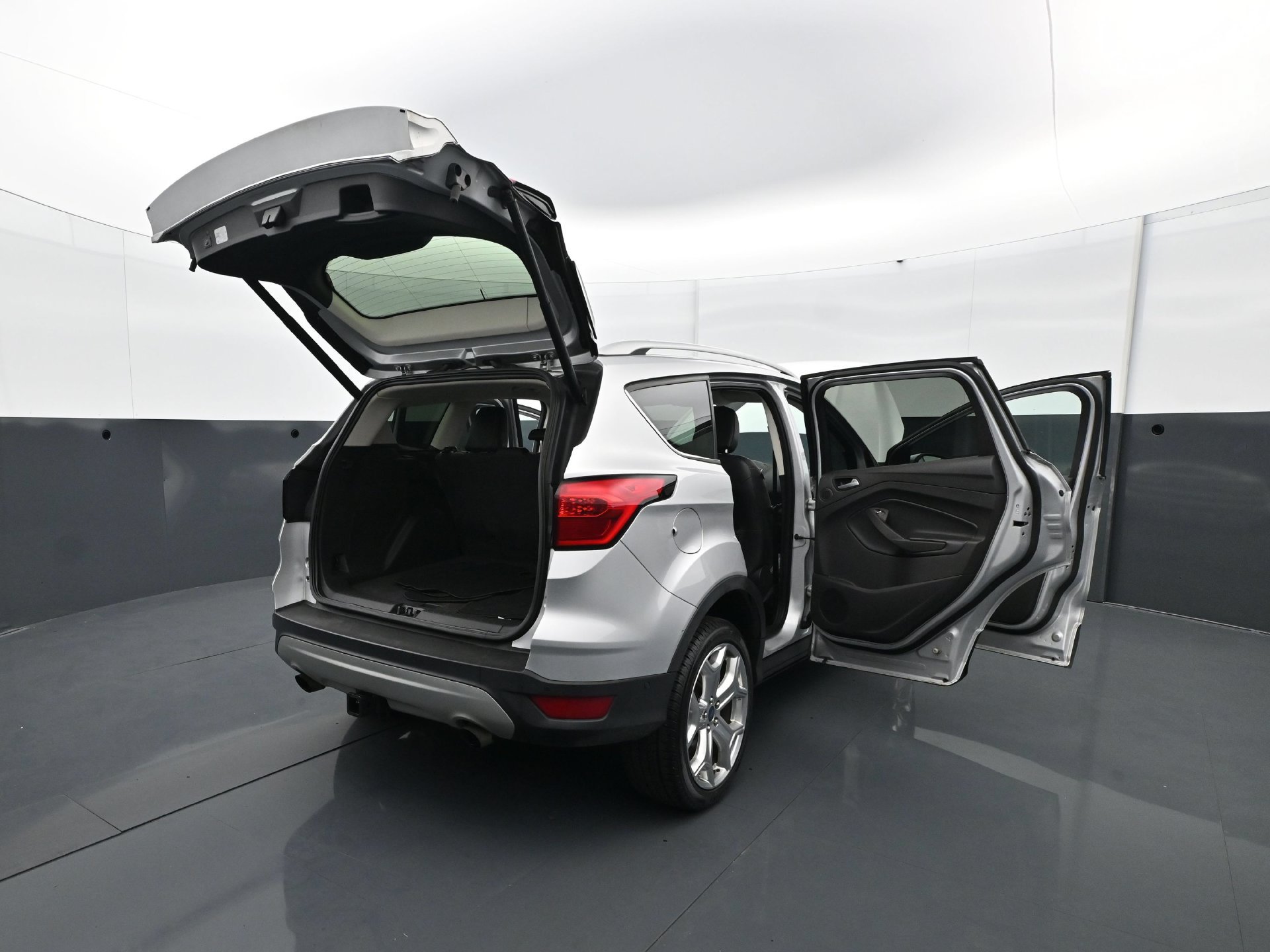 Used 2019 Ford Escape Titanium w/ U9j03 - Titanium Tow Package AWD/4WD image 33