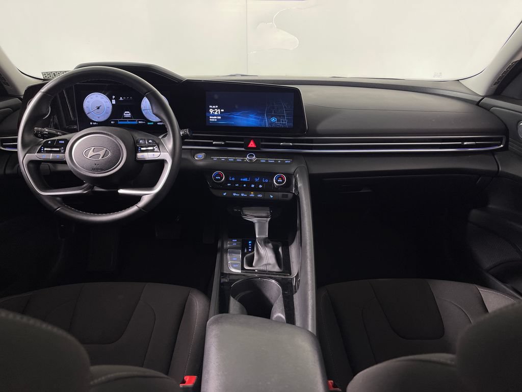 Certified 2025 Hyundai Elantra SEL FWD image 14