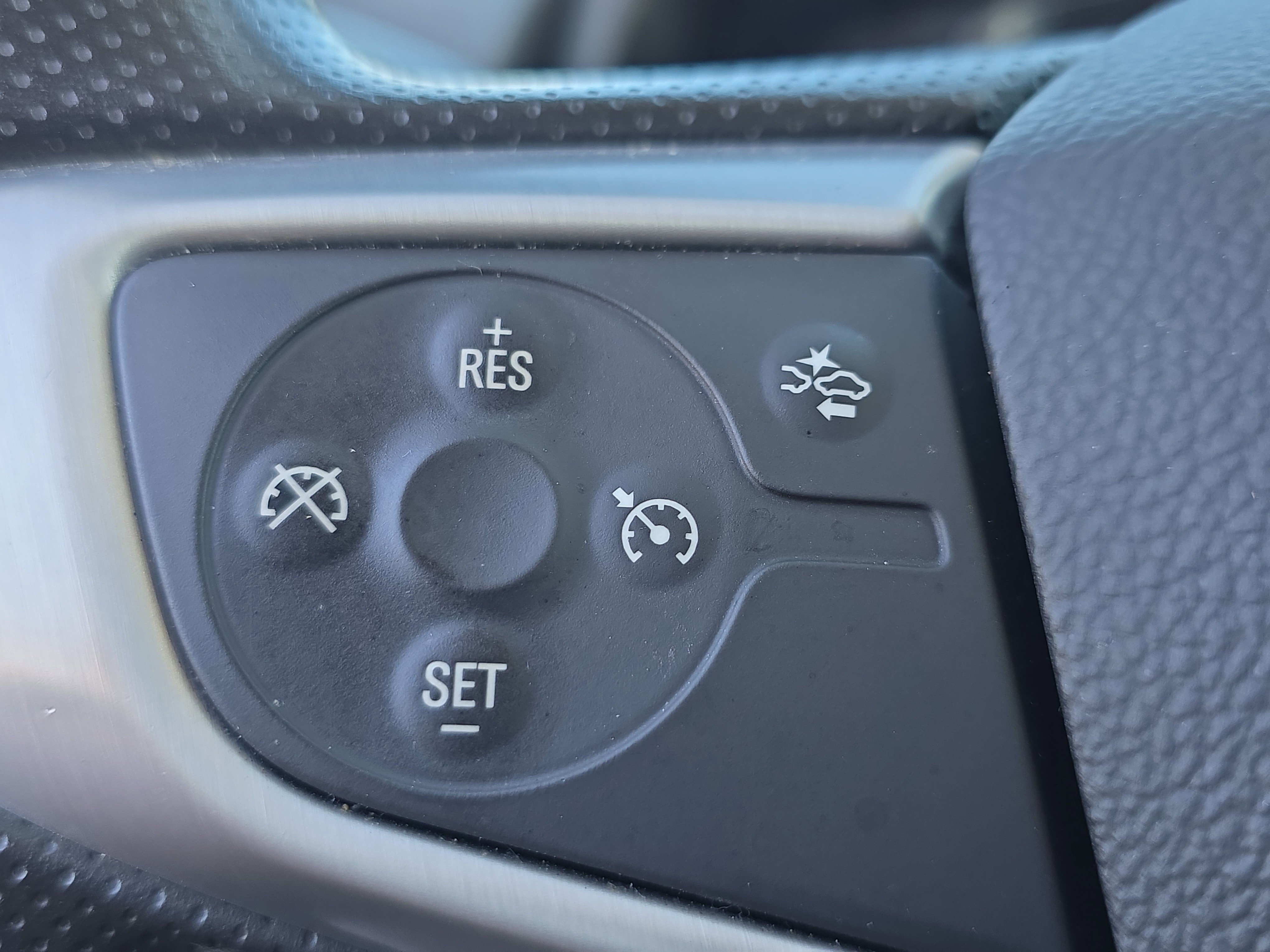 Used 2024 GMC Terrain SLE image 27