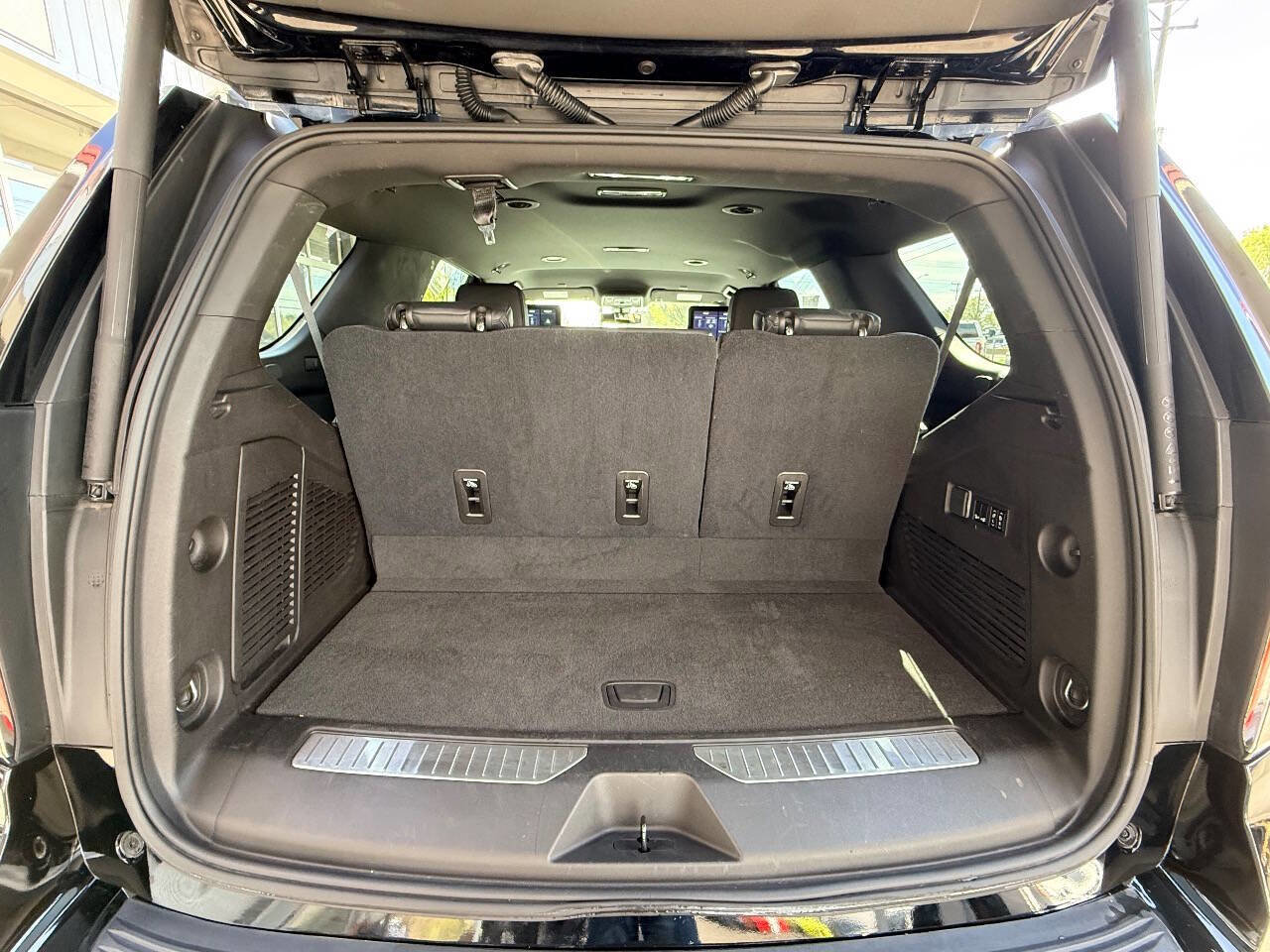 Used 2021 Chevrolet Tahoe RST w/ Luxury Package image 39