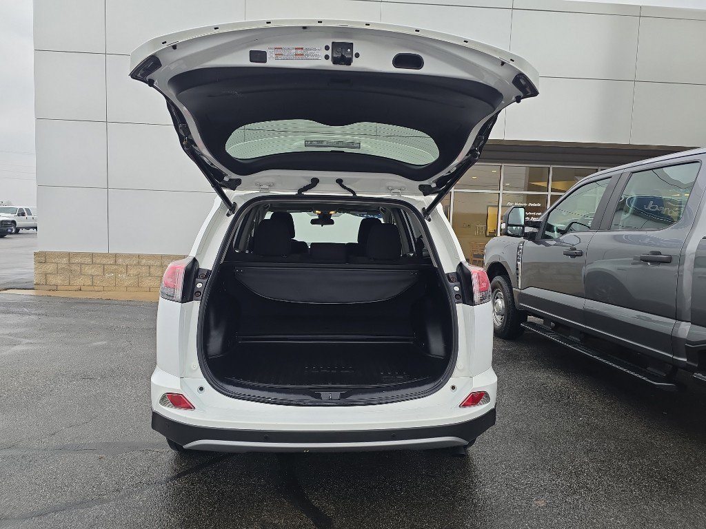 Used 2018 Toyota RAV4 XLE w/ Convenience Package image 9