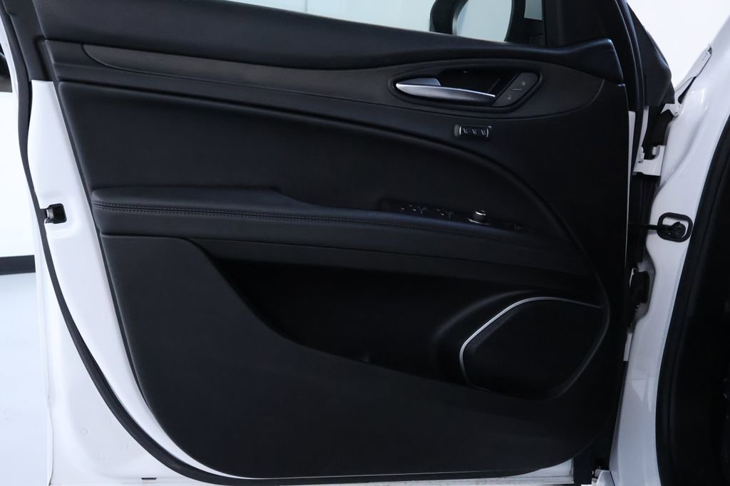Used 2021 Alfa Romeo Stelvio Ti image 13